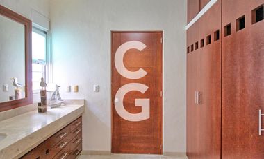 Casa en Venta en Cancun en Residencial Villa Magna con Alberca y Jardín