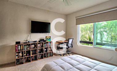 Casa en Venta en Cancun en Residencial Villa Magna con Alberca y Jardín