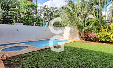 Casa en Venta en Cancun en Residencial Villa Magna con Alberca y Jardín