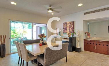Casa en Venta en Cancun en Residencial Villa Magna con Alberca y Jardín