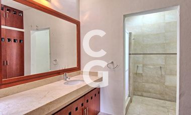 Casa en Venta en Cancun en Residencial Villa Magna con Alberca y Jardín