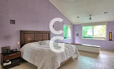 Casa en Venta en Cancun en Residencial Villa Magna con Alberca y Jardín