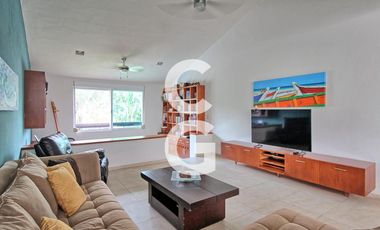 Casa en Venta en Cancun en Residencial Villa Magna con Alberca y Jardín