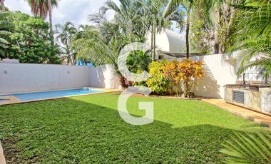 Casa en Venta en Cancun en Residencial Villa Magna con Alberca y Jardín