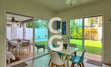 Casa en Venta en Cancun en Residencial Villa Magna con Alberca y Jardín