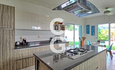 Casa en Venta en Cancun en Residencial Villa Magna con Alberca y Jardín