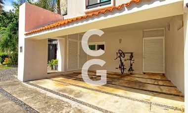 Casa en Venta en Cancun en Residencial Villa Magna con Alberca y Jardín