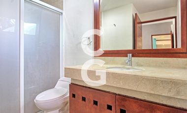 Casa en Venta en Cancun en Residencial Villa Magna con Alberca y Jardín