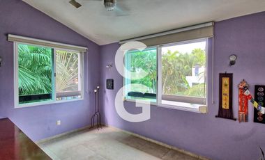 Casa en Venta en Cancun en Residencial Villa Magna con Alberca y Jardín