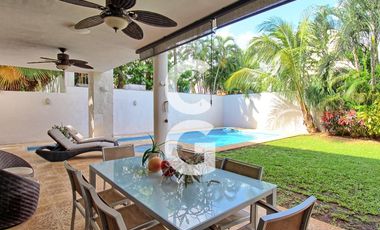 Casa en Venta en Cancun en Residencial Villa Magna con Alberca y Jardín