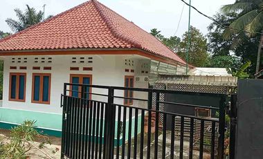 DIJUAL RUMAH SEMI VILLA LUAS TANAH 1001 M2 DIPURWAKARTA