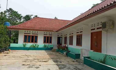 DIJUAL RUMAH SEMI VILLA LUAS TANAH 1001 M2 DIPURWAKARTA