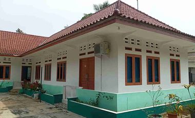 DIJUAL RUMAH SEMI VILLA LUAS TANAH 1001 M2 DIPURWAKARTA