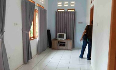 DIJUAL RUMAH SEMI VILLA LUAS TANAH 1001 M2 DIPURWAKARTA