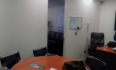 Venta Oficina en Edificio Calle Calle con estacionamiento