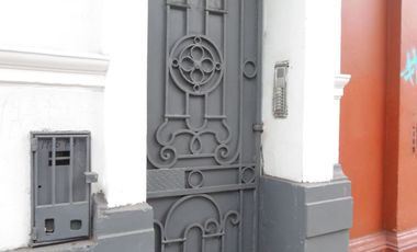 CASA EN EXCELENTE ZONA COMERCIAL – CERCADO DE LIMA