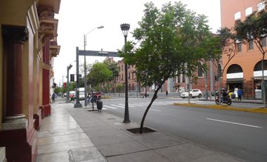 CASA EN EXCELENTE ZONA COMERCIAL – CERCADO DE LIMA