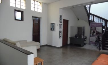 CASA EN EXCELENTE ZONA COMERCIAL – CERCADO DE LIMA