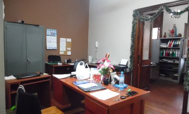 CASA EN EXCELENTE ZONA COMERCIAL – CERCADO DE LIMA