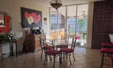 Preciosa casa de 263 m2 con 4 recámaras ubicada sobre Av. Domingo Diez, Col. Chamilpa, Cuernavaca Mor.