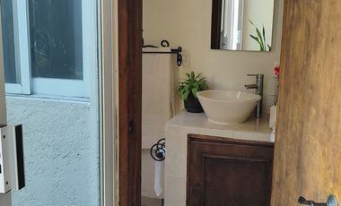 Preciosa casa de 263 m2 con 4 recámaras ubicada sobre Av. Domingo Diez, Col. Chamilpa, Cuernavaca Mor.