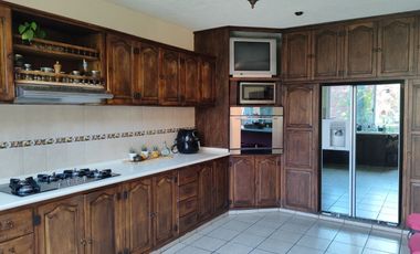 Preciosa casa de 263 m2 con 4 recámaras ubicada sobre Av. Domingo Diez, Col. Chamilpa, Cuernavaca Mor.