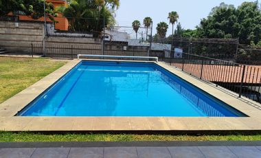 Preciosa casa de 263 m2 con 4 recámaras ubicada sobre Av. Domingo Diez, Col. Chamilpa, Cuernavaca Mor.