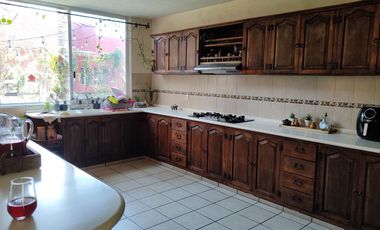 Preciosa casa de 263 m2 con 4 recámaras ubicada sobre Av. Domingo Diez, Col. Chamilpa, Cuernavaca Mor.