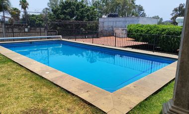 Preciosa casa de 263 m2 con 4 recámaras ubicada sobre Av. Domingo Diez, Col. Chamilpa, Cuernavaca Mor.