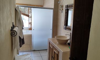 Preciosa casa de 263 m2 con 4 recámaras ubicada sobre Av. Domingo Diez, Col. Chamilpa, Cuernavaca Mor.