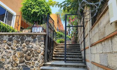 Preciosa casa de 263 m2 con 4 recámaras ubicada sobre Av. Domingo Diez, Col. Chamilpa, Cuernavaca Mor.