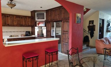 Preciosa casa de 263 m2 con 4 recámaras ubicada sobre Av. Domingo Diez, Col. Chamilpa, Cuernavaca Mor.