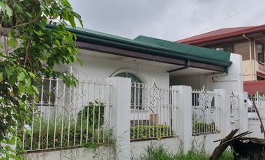 LOT WITH OLD HOUSE IN UPS4 PARANAQUE