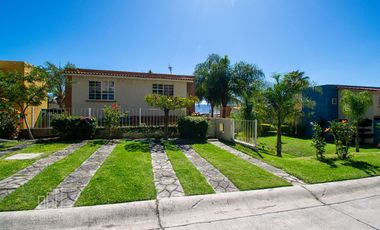 Casa en esquina, amueblada en Senderos del Lago en Jocotepec
