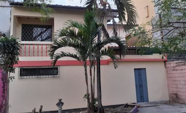 Casa de alquiler en La Alborada, 3 dormitorios, parqueo cerrado.