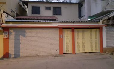Casa de alquiler en La Alborada, 3 dormitorios, parqueo cerrado.
