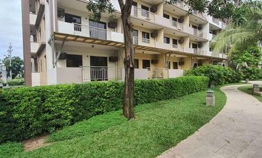 FOR RENT 2BEDROOM WITH PARKING AT ARISTA PLACE IN PARANAQUE CITY