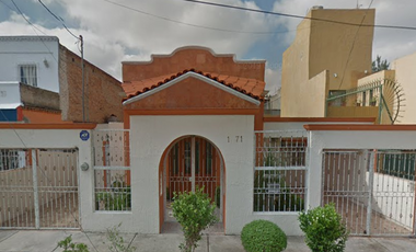 Hermosa propiedad ubicada La Condesa 1771 - Jardines del Country, Guadalajara, Jal