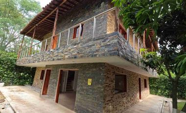 QUINTA UBICADA EN MELGAR LAS BRISAS SE ALQUILA PARA PASADIA O POR NOCHE INFORMES EN LA DESCRIPCION.