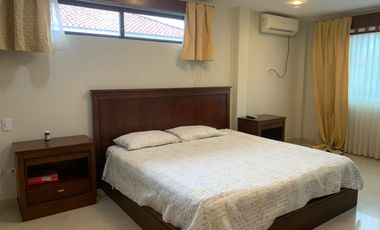 Samborondon, Se renta linda casa amoblada 3 dormitorios con piscina