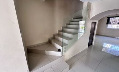 CASA EN VENTA CUMBRES ELITE