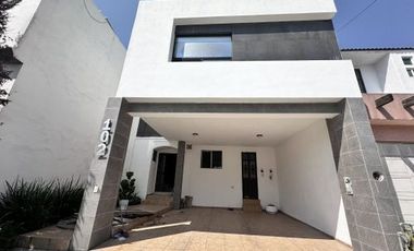 CASA EN VENTA CUMBRES ELITE