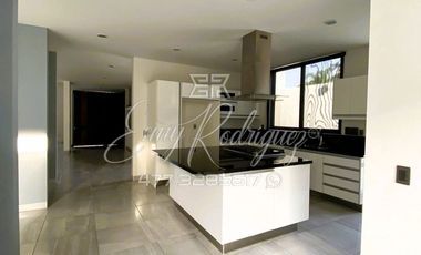 CASA EN RENTA, CAÑADA DEL REFUGIO NORTE, León,Gto; DE LUJO, 3 REC. CON BAÑO, 530m2, 8 AUTOS, PRIVADA, EQUIPADA