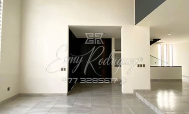 CASA EN RENTA, CAÑADA DEL REFUGIO NORTE, León,Gto; DE LUJO, 3 REC. CON BAÑO, 530m2, 8 AUTOS, PRIVADA, EQUIPADA