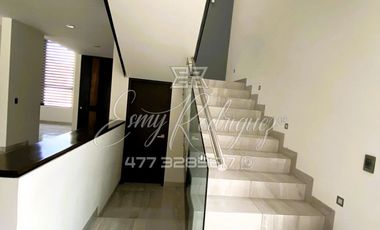 CASA EN RENTA, CAÑADA DEL REFUGIO NORTE, León,Gto; DE LUJO, 3 REC. CON BAÑO, 530m2, 8 AUTOS, PRIVADA, EQUIPADA