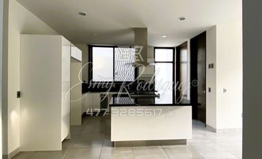 CASA EN RENTA, CAÑADA DEL REFUGIO NORTE, León,Gto; DE LUJO, 3 REC. CON BAÑO, 530m2, 8 AUTOS, PRIVADA, EQUIPADA