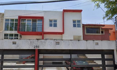 ¡Casa en Loma de Valle Doradoen Remate Bancario!