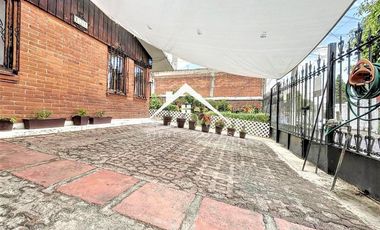 Bonita casa de un nivel en Las Águilas