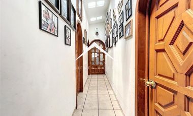 Bonita casa de un nivel en Las Águilas