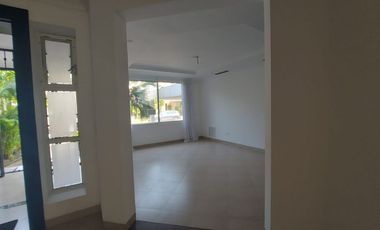 Samborondon, Renta de linda casa 3 Dormitorios con Vista al Lago